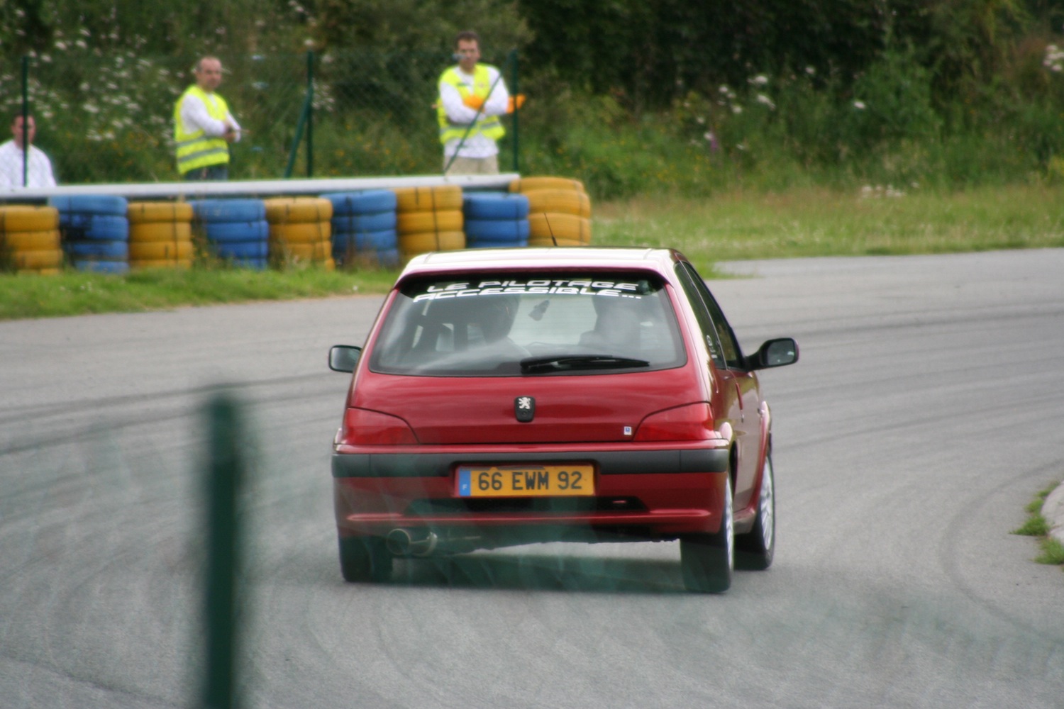 106 s16 sur circuit